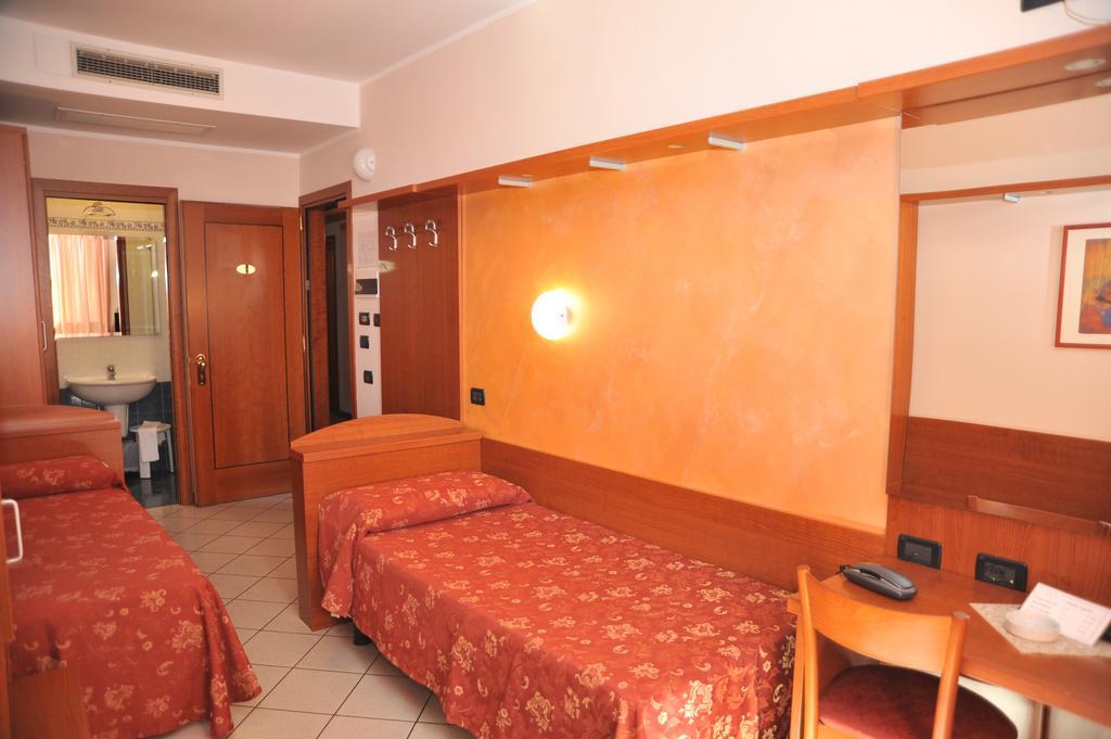 Hotel Stazione Livorno Exterior photo