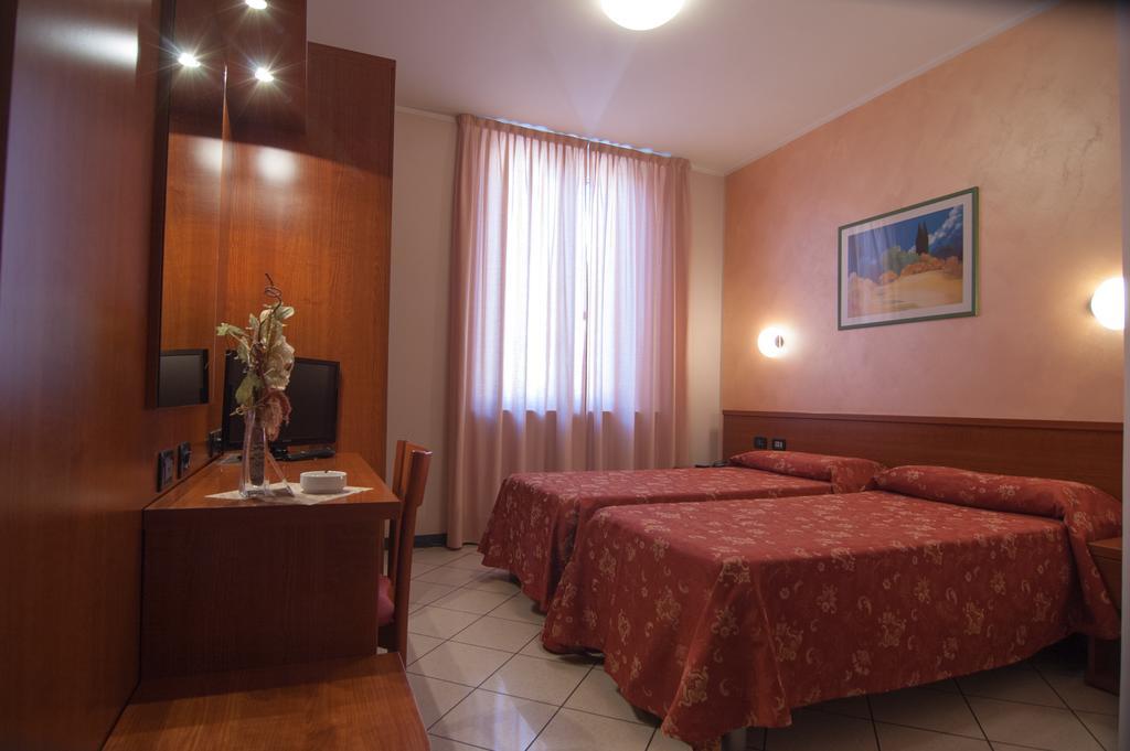 Hotel Stazione Livorno Exterior photo
